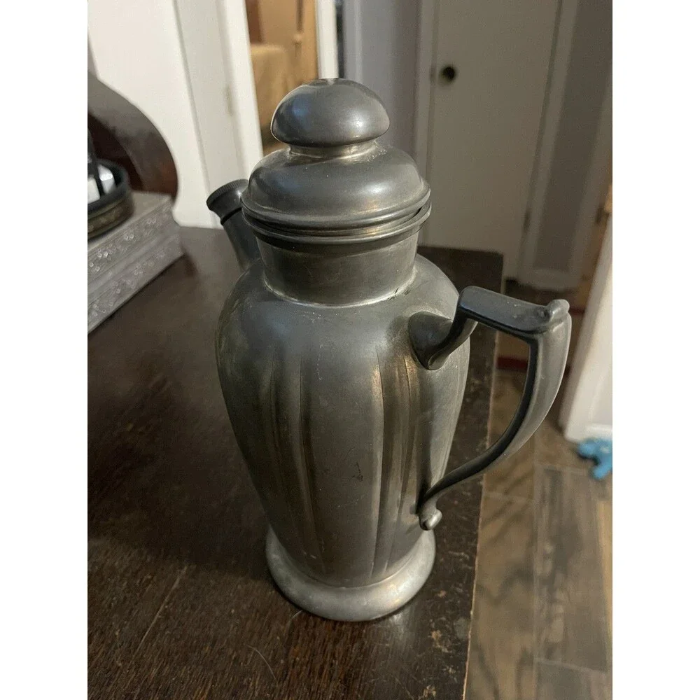 VINTAGE PILGRIM PEWTER PITCHER 3 PINT 2334 LIDDED SCREW SPOUT CAP APPRX: 10”T